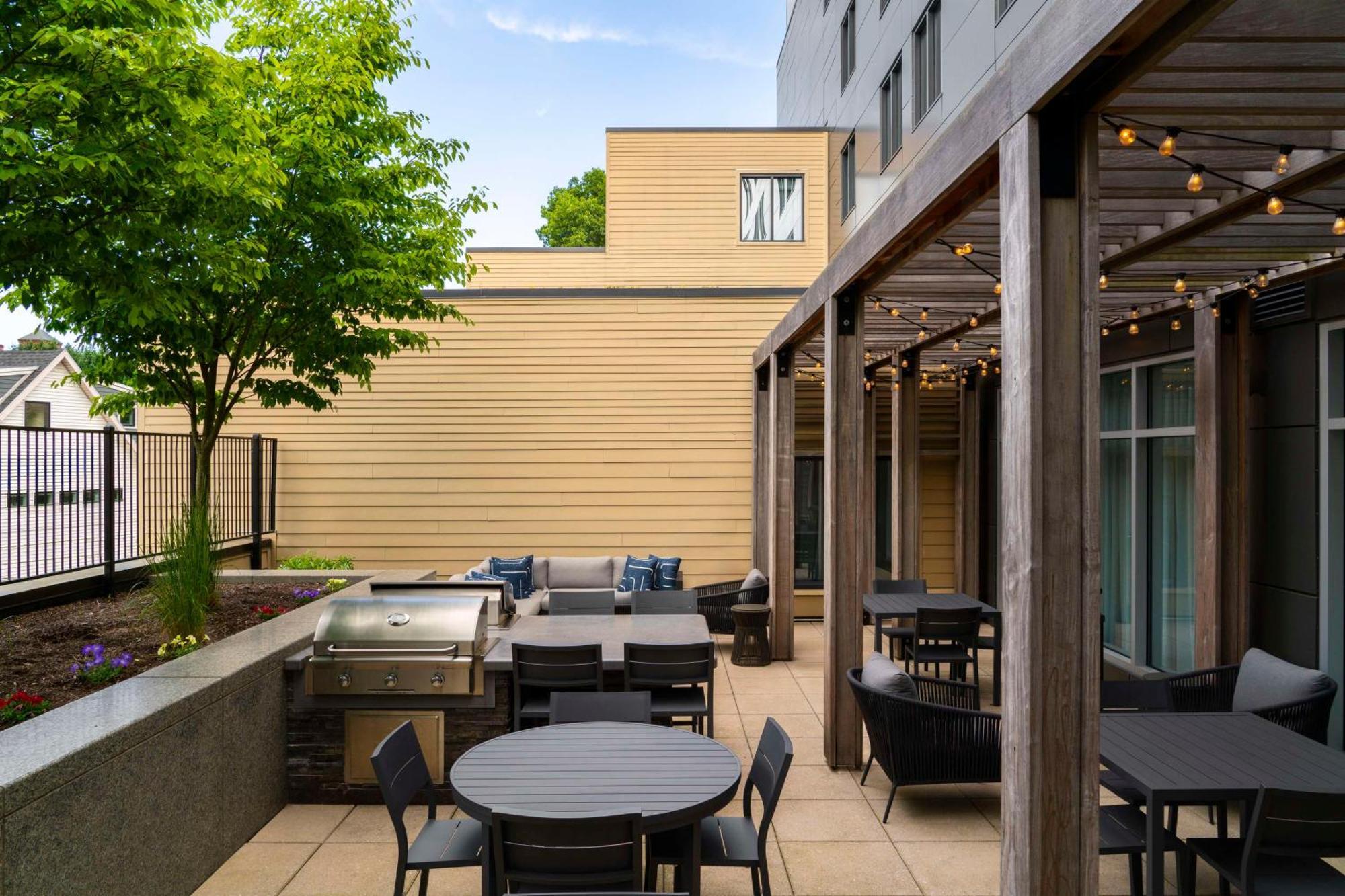 Homewood Suites By Hilton Boston Brookline-Longwood Medical Exterior foto